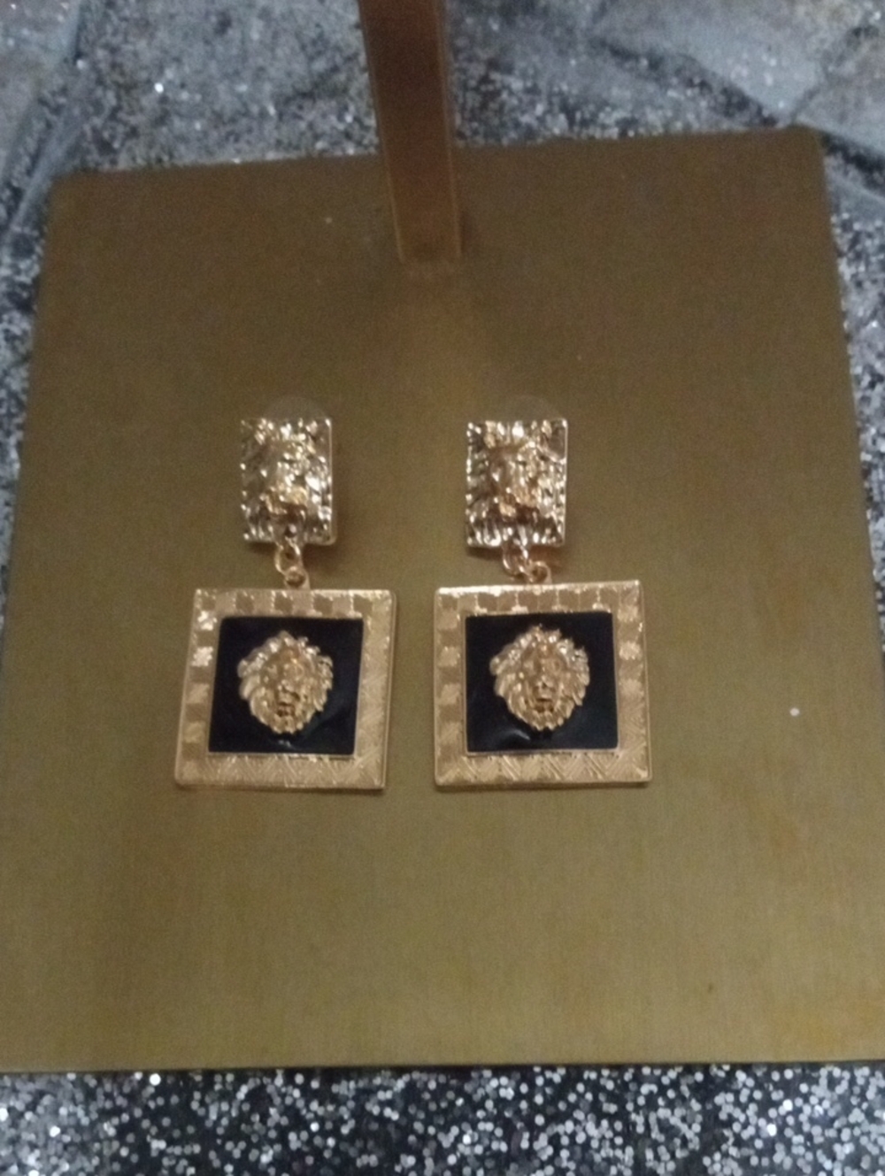 Lion Head Motifa Pierced Earrings